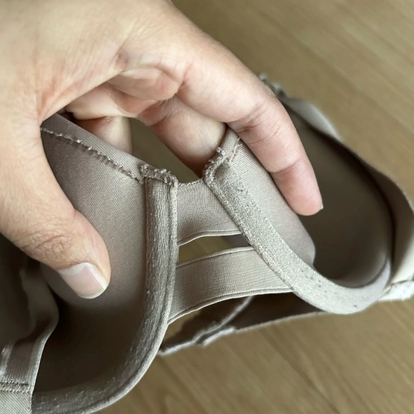 Warner’s Nude Wired Bra 34C - Picture 6 of 10